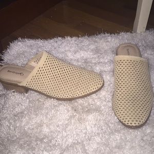 Bare traps suede mule